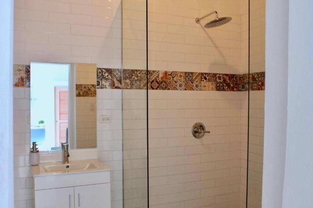 Modern In Old Town - Calle Luna Osj Apartment *