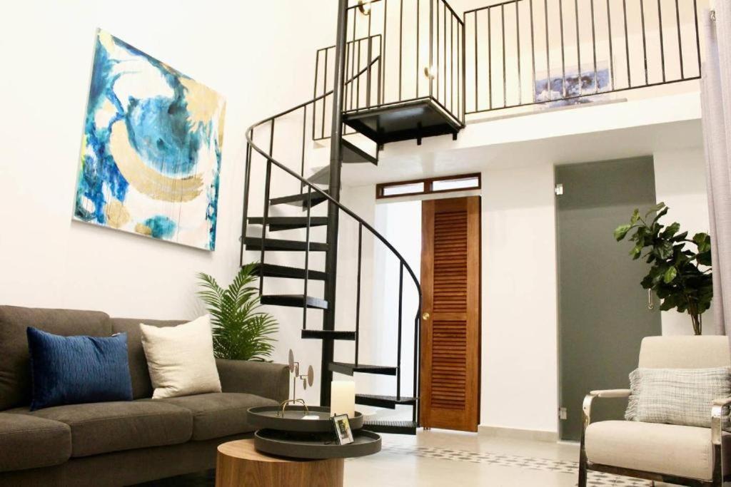 Modern In Old Town - Calle Luna Osj