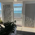 2 Bedroom 1 Bathroom Direct Beach Access Apt.