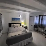 Beach Studio With Free Parking And Pool