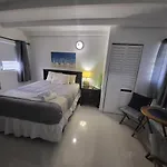 Beach Studio With Free Parking And Pool
