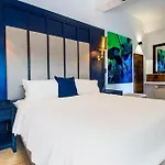 Villa Azure Ocean Park\'S Seaside Luxe Retreat