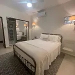 Private Rooms In Duplex Home 4 Bath Fq Beds 1-3Ppl