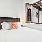 Colonial Villa Just Remodeled 2 Floors Indoor Patio & Tub
