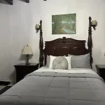 San Juan Colonial Apartment