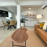 Beautifully Renovated 3 Rooms Home I