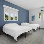 Beach House With Nice Pool Free Parking