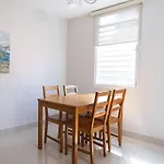 202-Beautiful City Gem Near The Beach With Free Parking