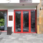 Red Door Inn