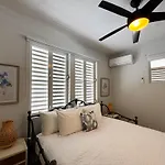 Condado 4 Bed 3 Bath Sleeps 8 Jacuzzi & Free Parking