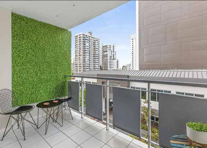 2 Bed, 2 Bath Condado Beach Apt With Parking Apts