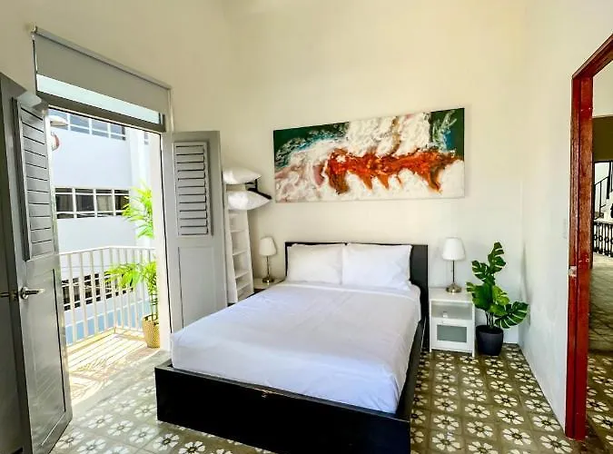 Nando\'S Place