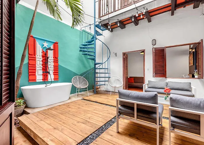 Colonial Villa Just Remodeled 2 Floors Indoor Patio & Tub
