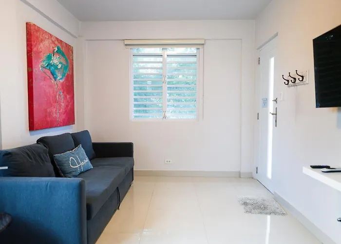 103-Delightful Gem In The City, Close To The Beach With Free Parking