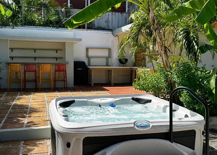Condado 4 Bed 3 Bath Sleeps 8 Jacuzzi & Free Parking
