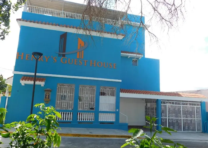 Henry\'S Guesthouse
