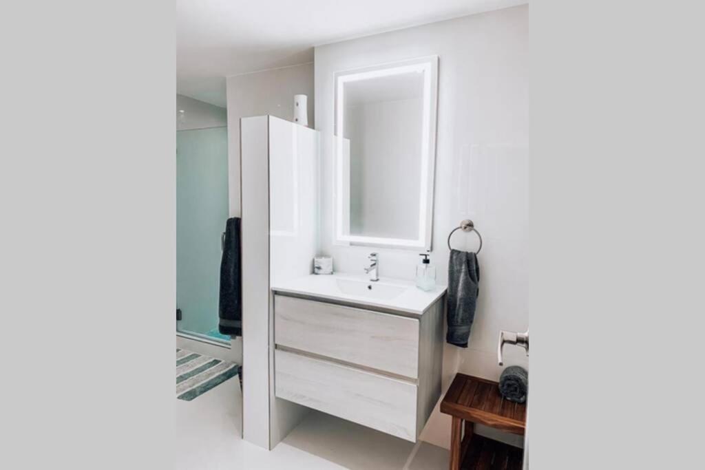 Luxe N Cozy 2br Isla Verde Apt With Kingbed+ac+wifi Apartment