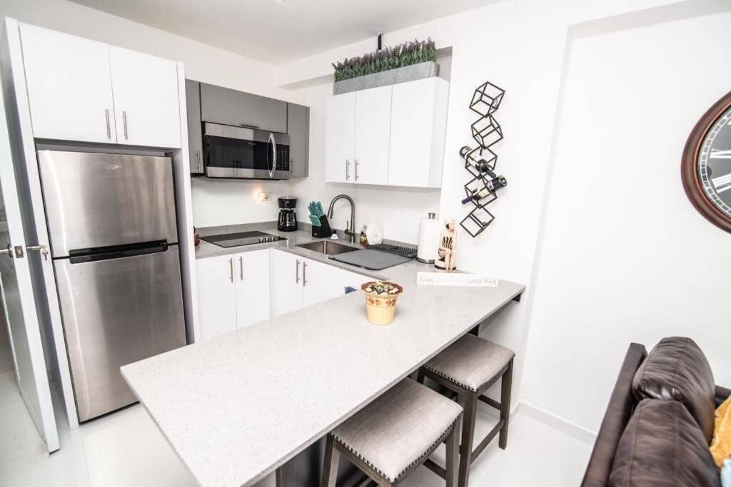 Luxe N Cozy 2br Isla Verde Apt With Kingbed+ac+wifi Apartment *
