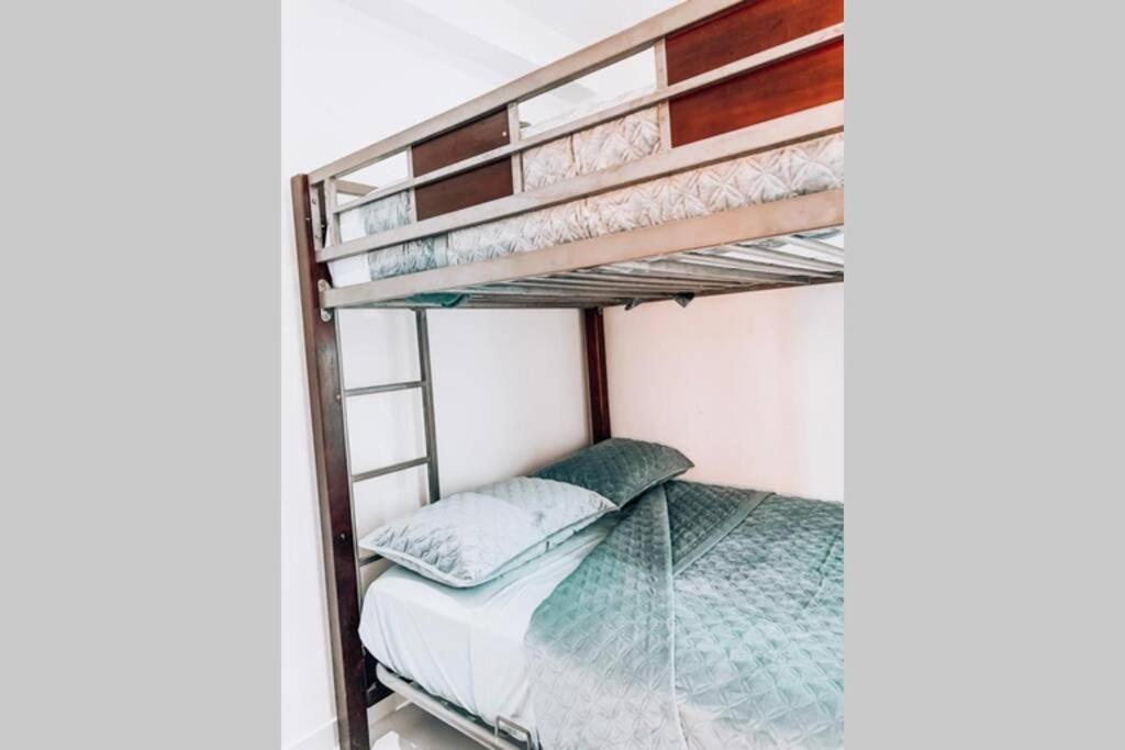 Luxe N Cozy 2br Isla Verde Apt With Kingbed+ac+wifi