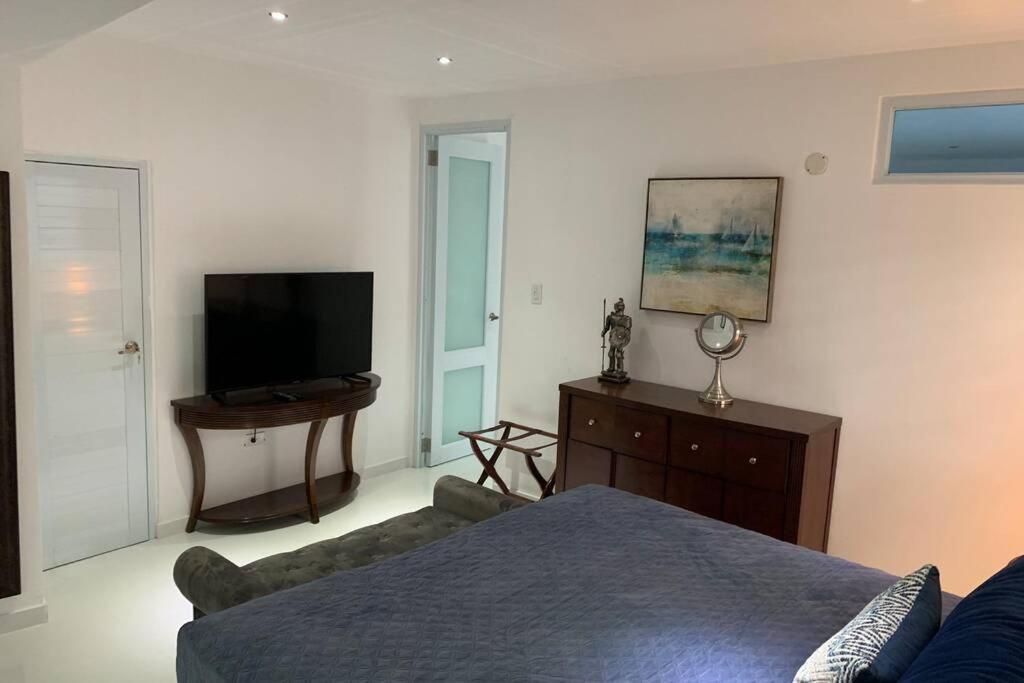 Apartment Isla Verde Oasis Ph With Private Terrace, Kingbed, Wifi, Pk San Juan