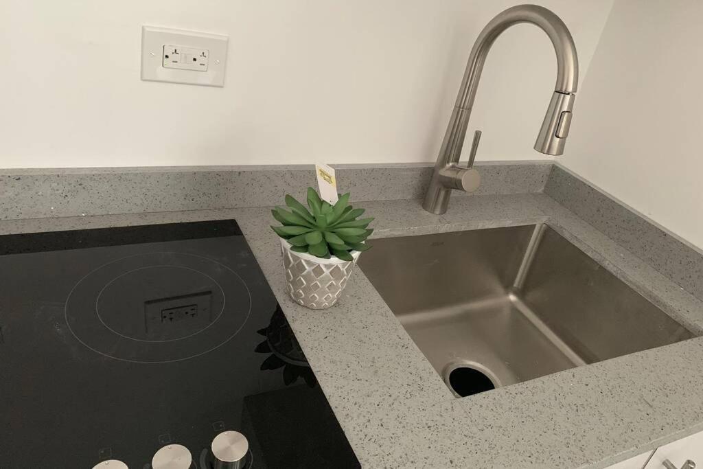 Apartment Isla Verde Oasis Ph With Private Terrace, Kingbed, Wifi, Pk *