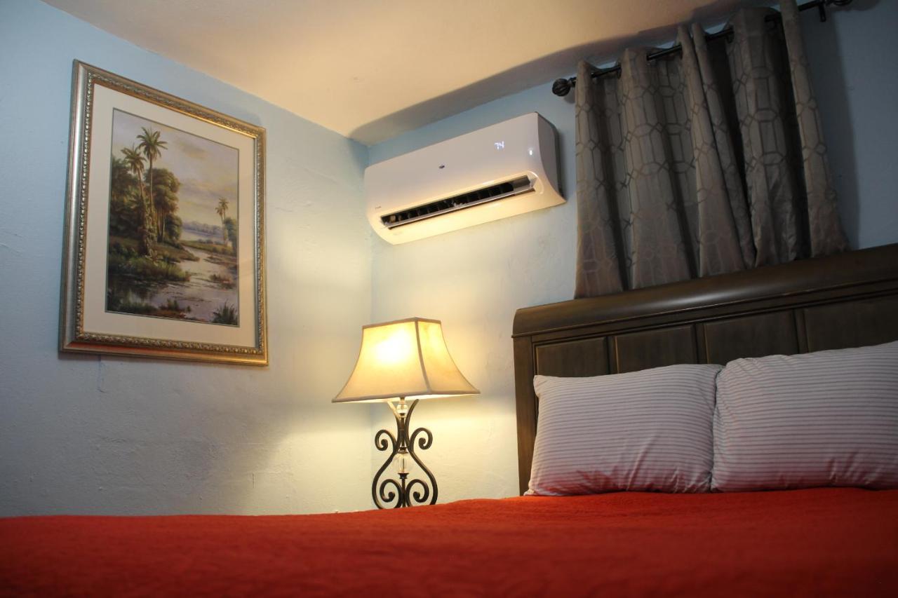 Aponte-walking Distance To Ocean Park Beach, Restaurants, Bars, Trendy Calle Loiza Holiday home