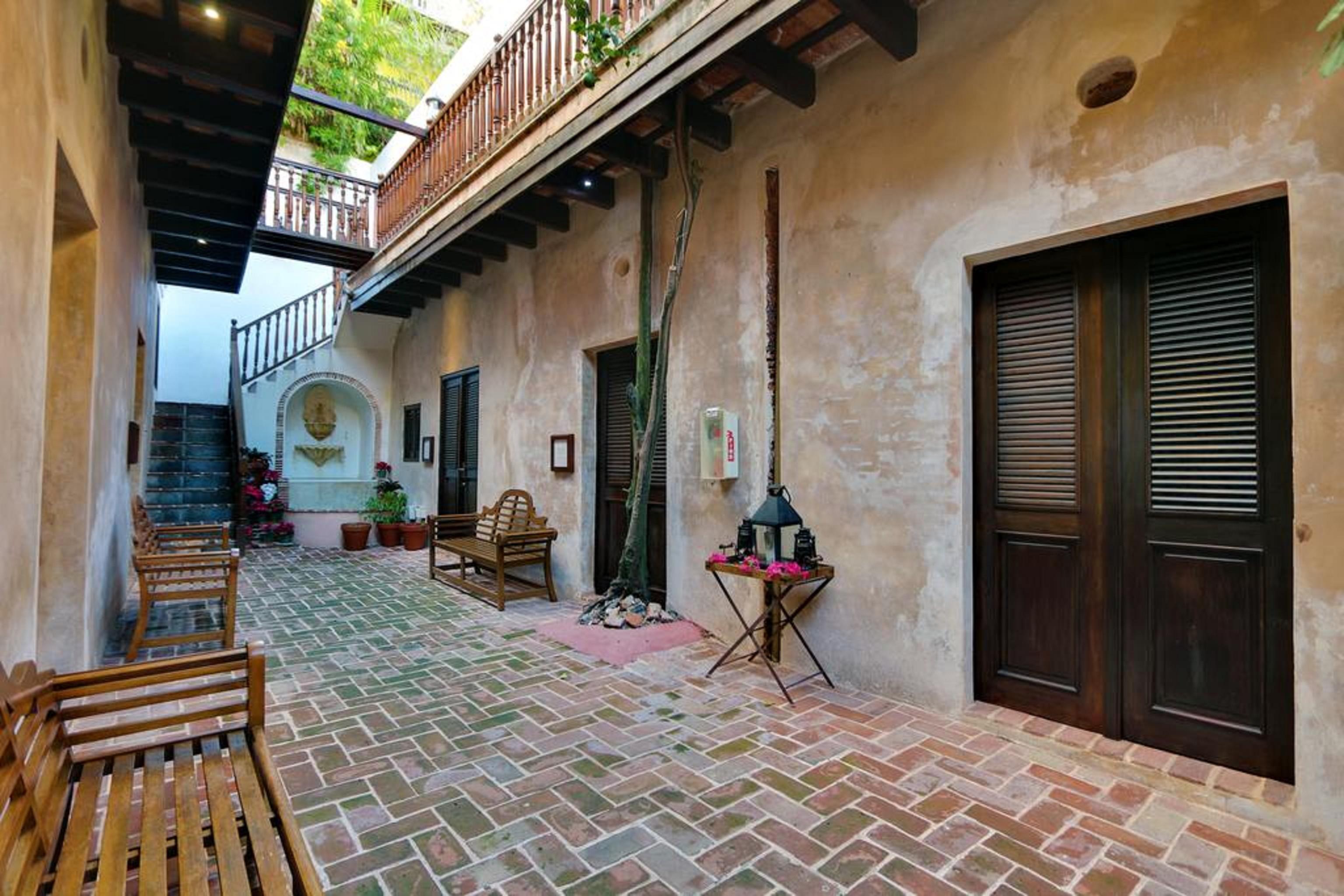 Herencia Hotel