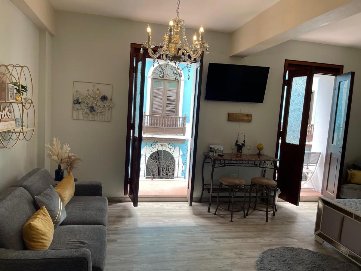 The Balconies Studio, The Marilyn & The Crystal At Casa Of Essence In Old Apartment