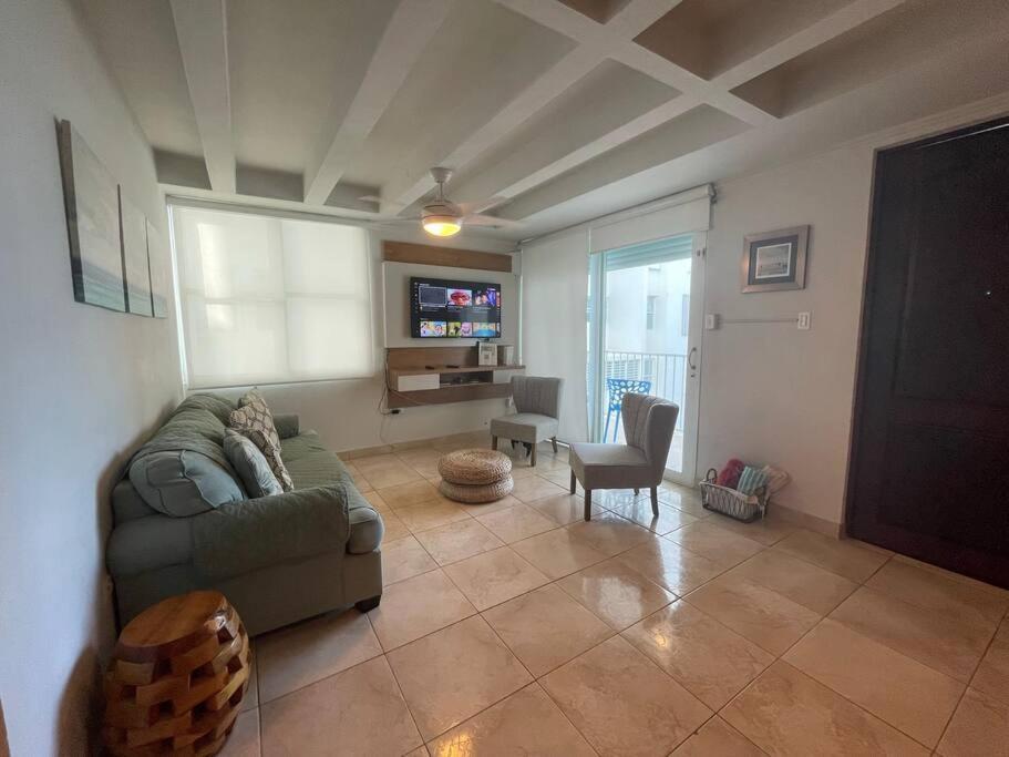Front 2 Bedroom 1 Bathroom Apt. * San Juan