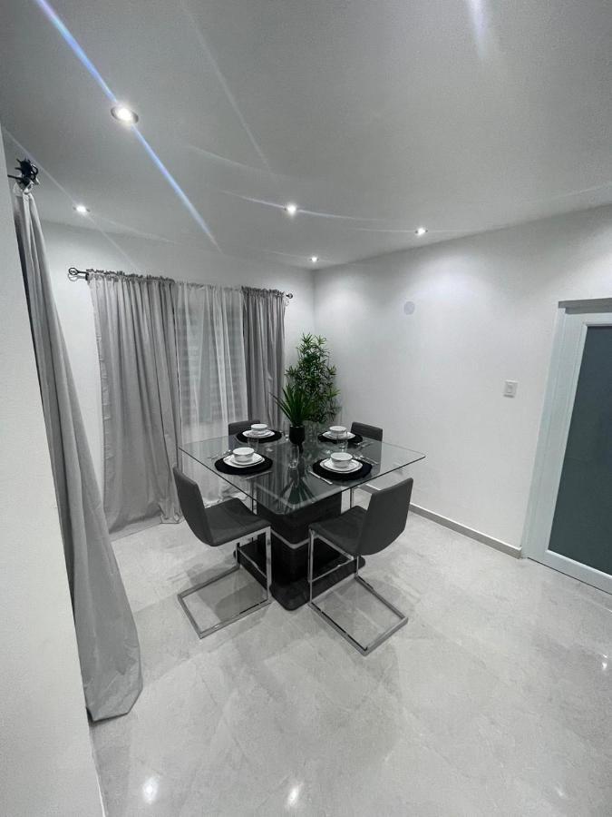 Luxury Apartment *