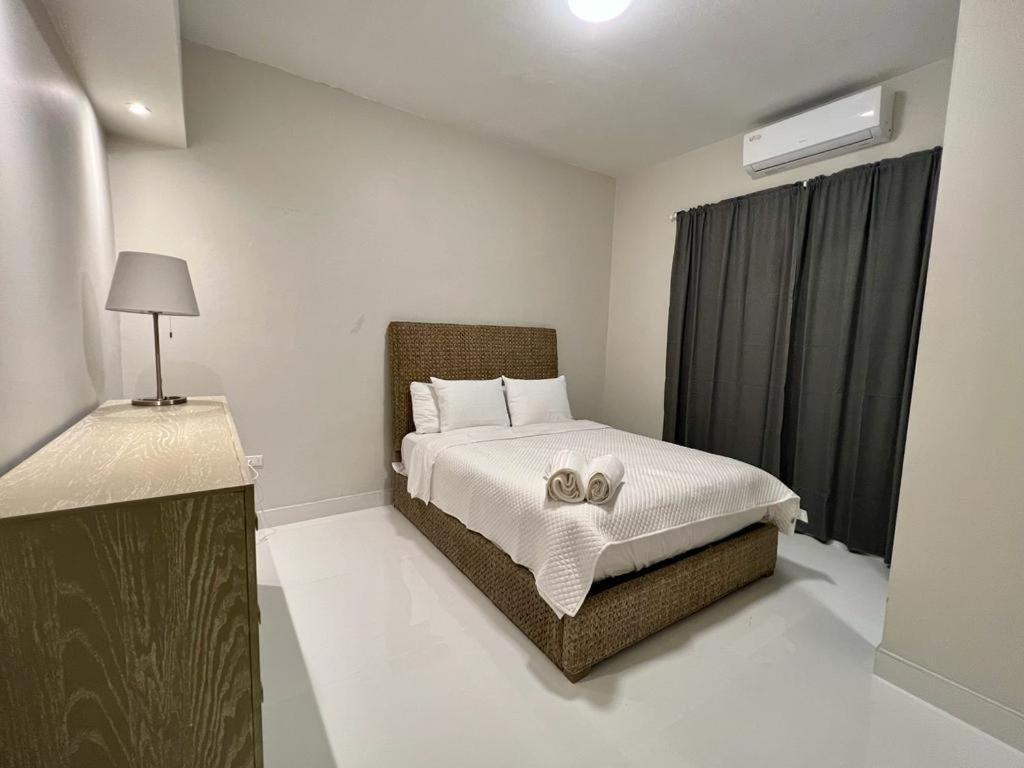 Stunning 3-br In Condado Apartment *