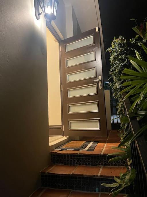 Private In Duplex W 4 Baths Fq Beds 1-3ppl Homestay