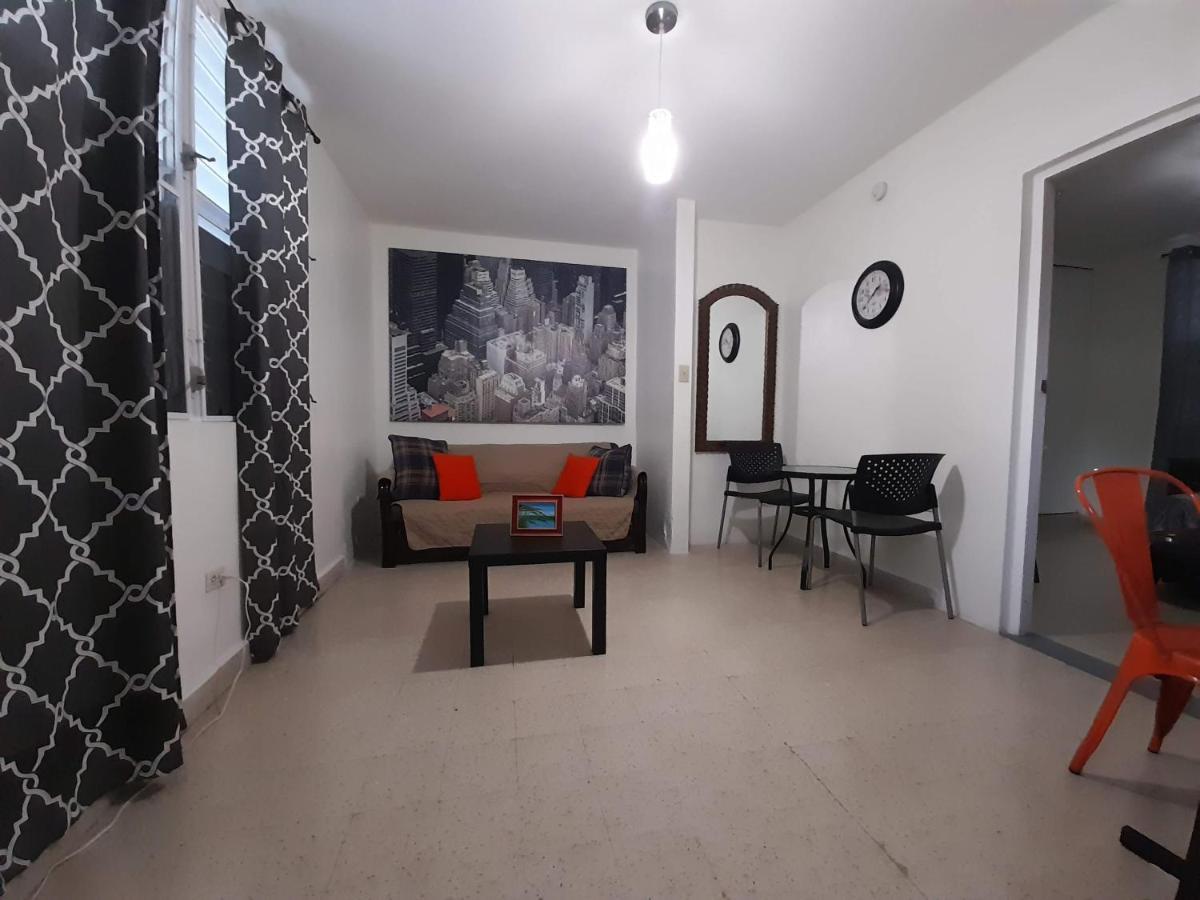 Cozy Across The Airport Apartment