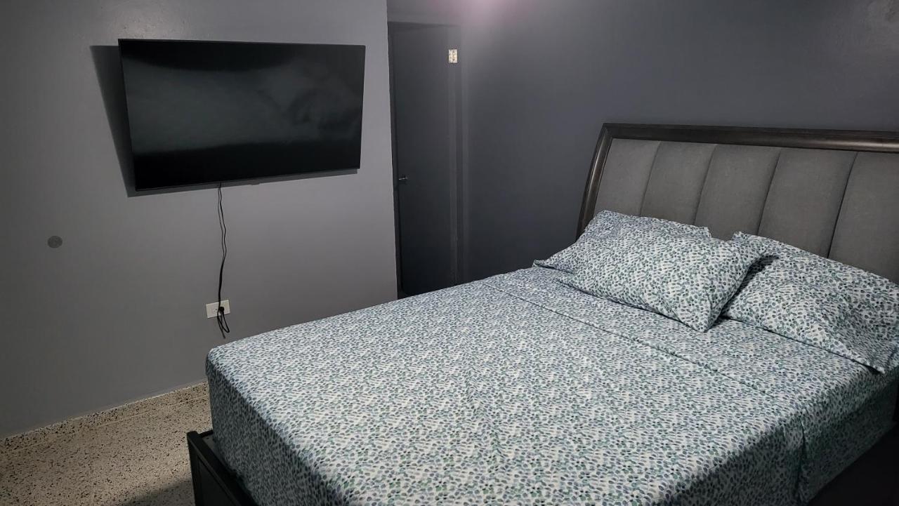 Newly Renovated Modern In Center With Backup Electricity And Gated Security 602 Apartment *