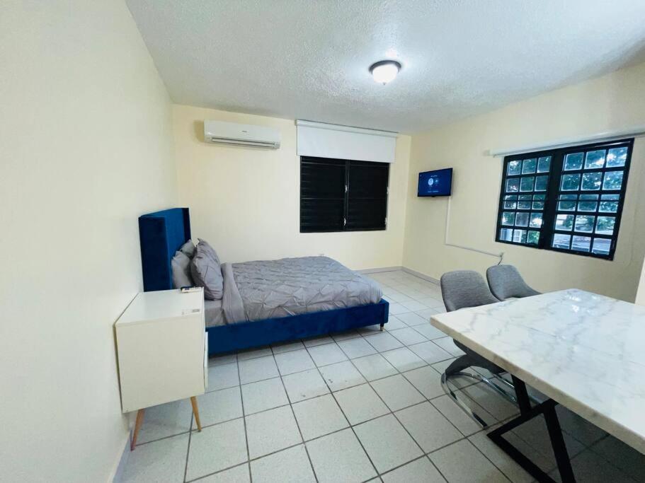 2bd/2bth In - Unit 2 Apartment *
