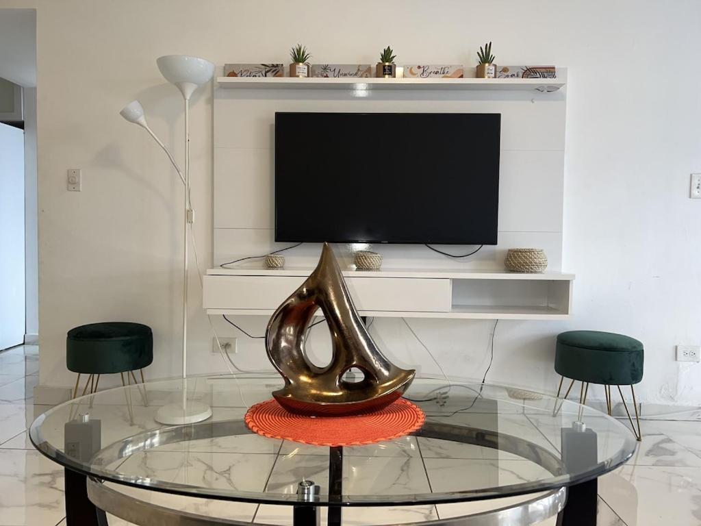Relaxing Condo-5 Mins From Airport Apartment San Juan