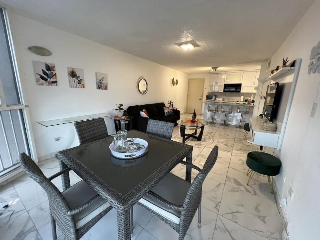 Apartment Relaxing Condo-5 Mins From Airport *
