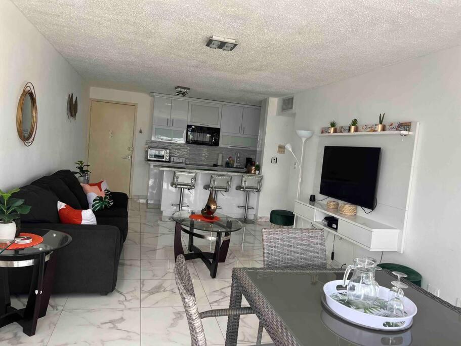 Relaxing Condo-5 Mins From Airport Apartment San Juan