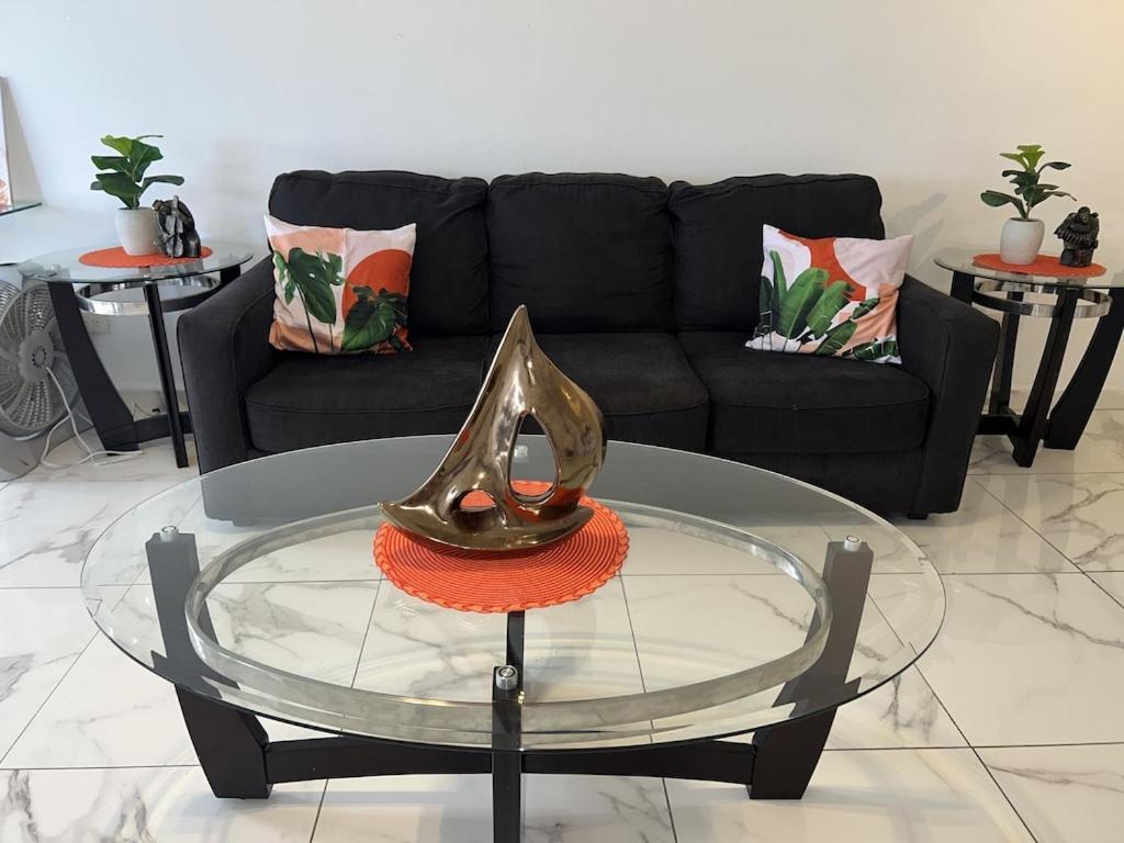 Relaxing Condo-5 Mins From Airport