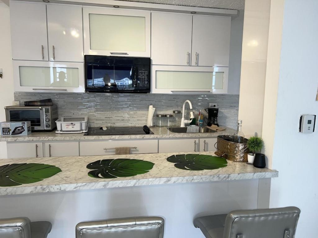 Apartment Relaxing Condo-5 Mins From Airport