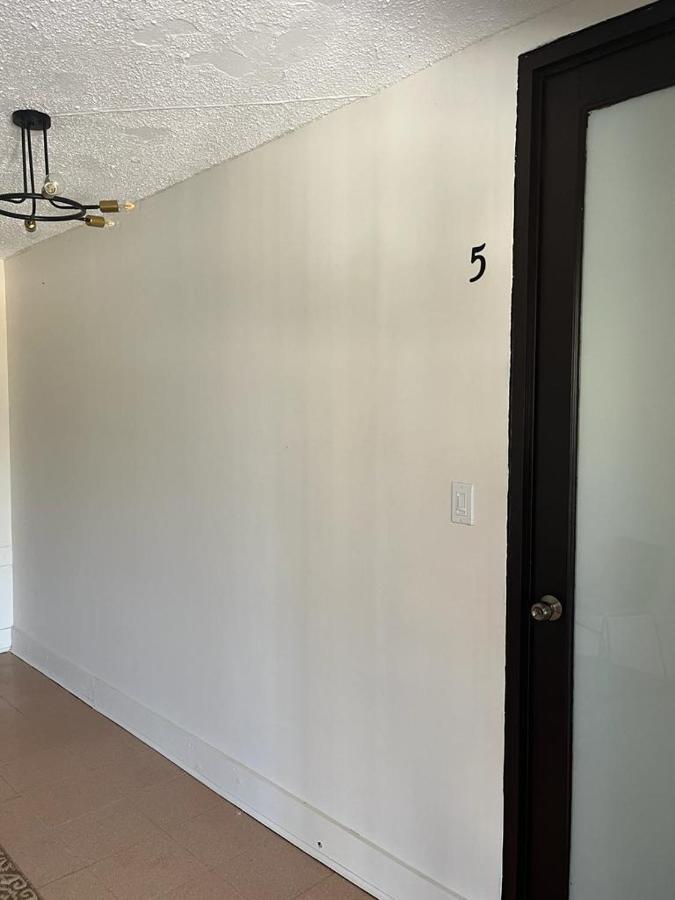 Pr1654-5 Private Rm W Keypad Qn Bed Balcony Easyparking San Juan