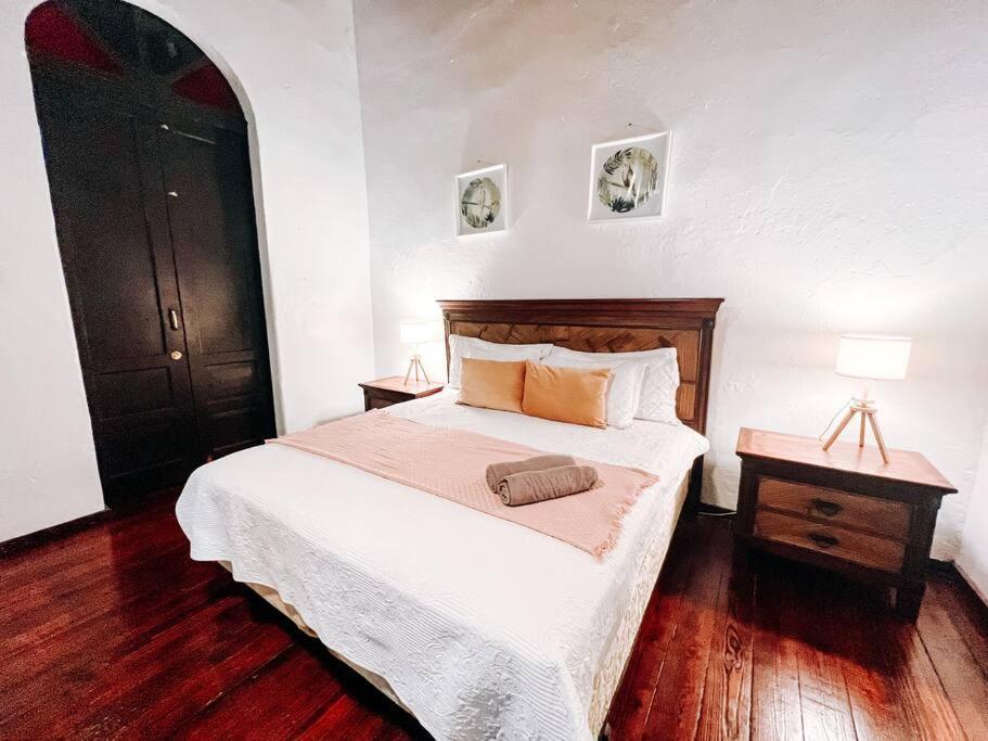 Tanca 255 Spacious Colonial House @ Old