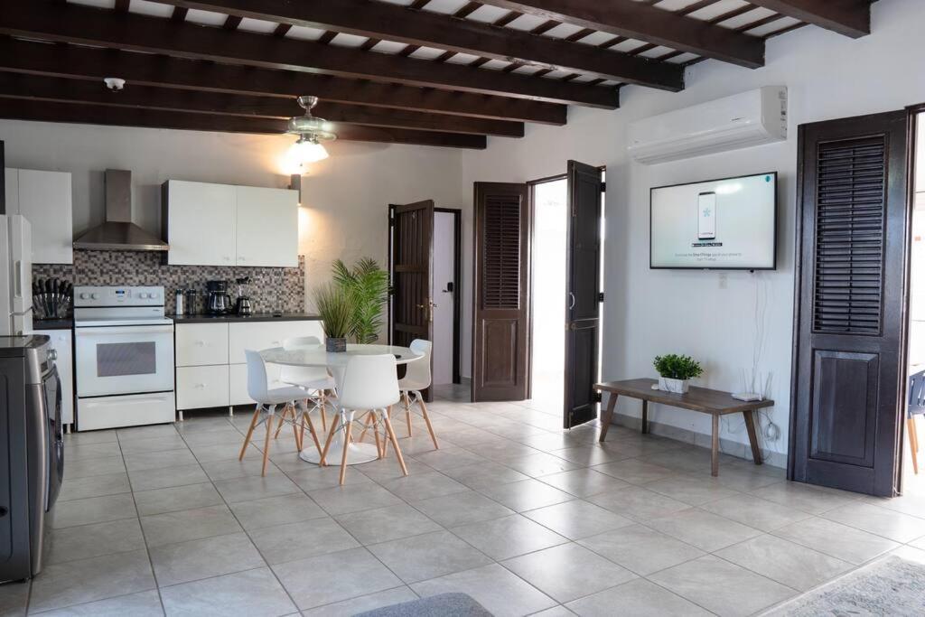 Modern Ph Apt With Amazing View In Old 65 Fort 9