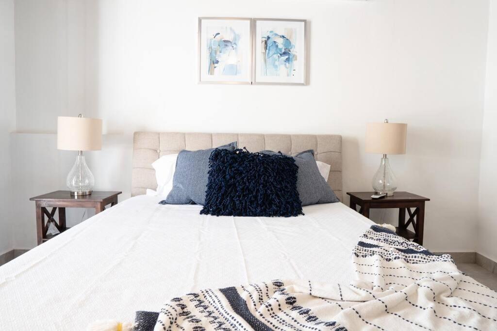 Modern Ph Apt With Amazing View In Old 65 Fort 9