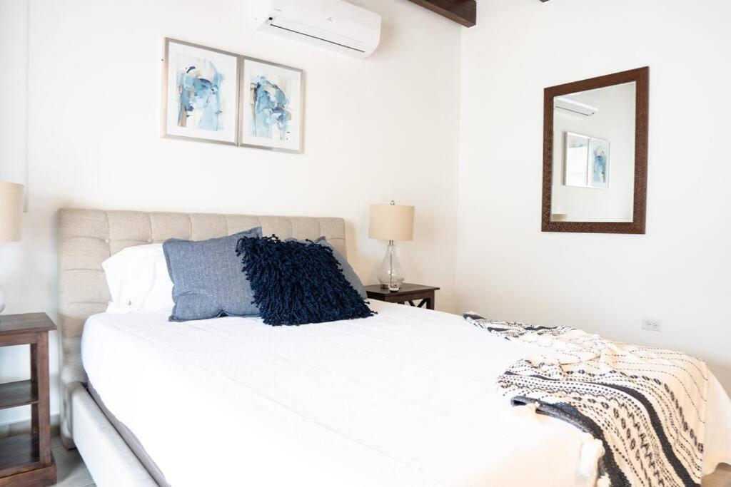 Modern Ph Apt With Amazing View In Old 65 Fort 9 Apartment *