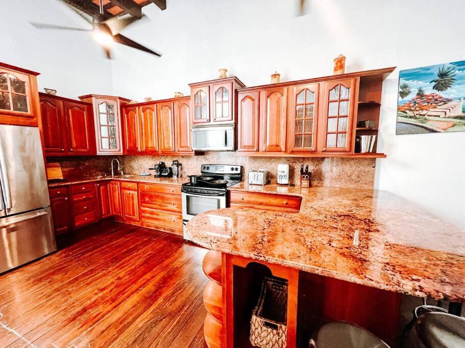 Tanca 255 Spacious Colonial House @ Old