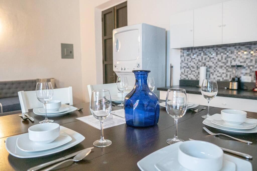 Family Getaway - La Fortaleza Old - 4 Apartment San Juan