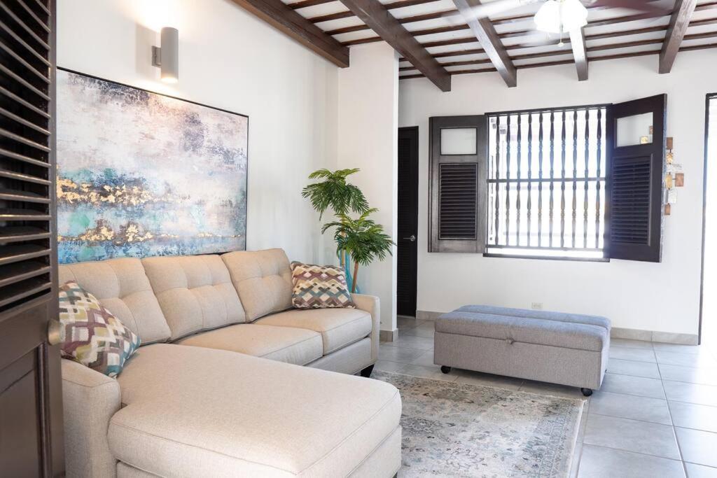 Modern Ph Apt With Amazing View In Old 65 Fort 9 Apartment