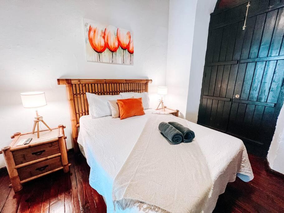 Tanca 255 Spacious Colonial House @ Old