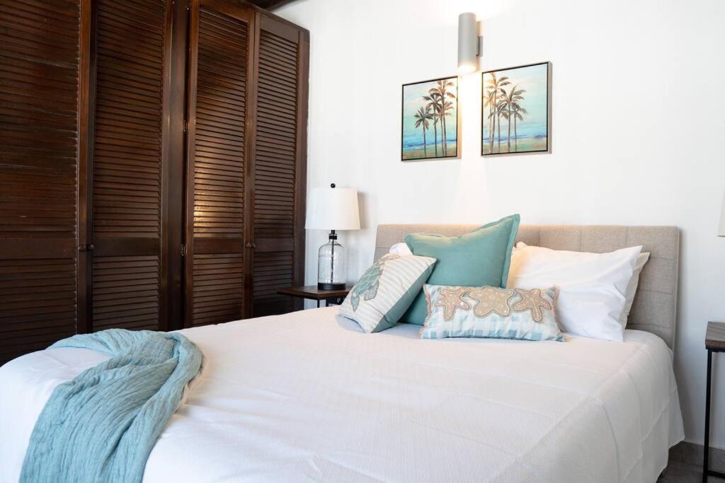 Modern Ph Apt With Amazing View In Old 65 Fort 9 San Juan